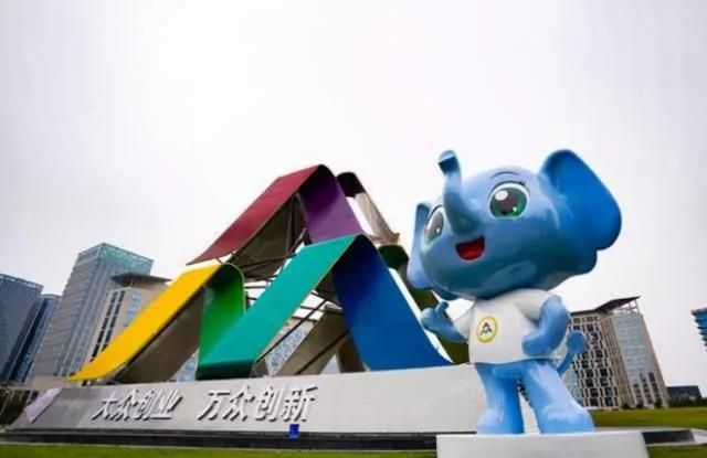 2021全國(guó)“雙創(chuàng)”周大幕開(kāi)啟 王凱省長(zhǎng)一行巡展 蒞臨獵鷹消防科技展位